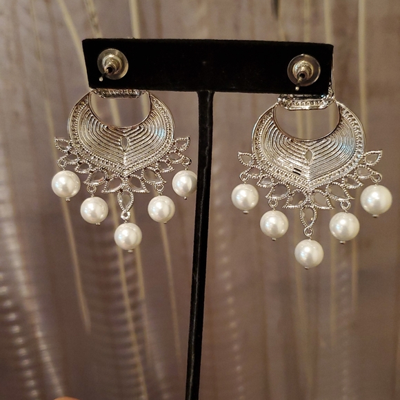 Earrings - Picture 4 of 4